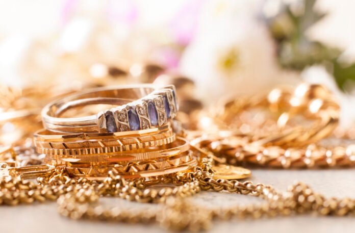 Five Reasons Why People Invest In Gold Jewelry