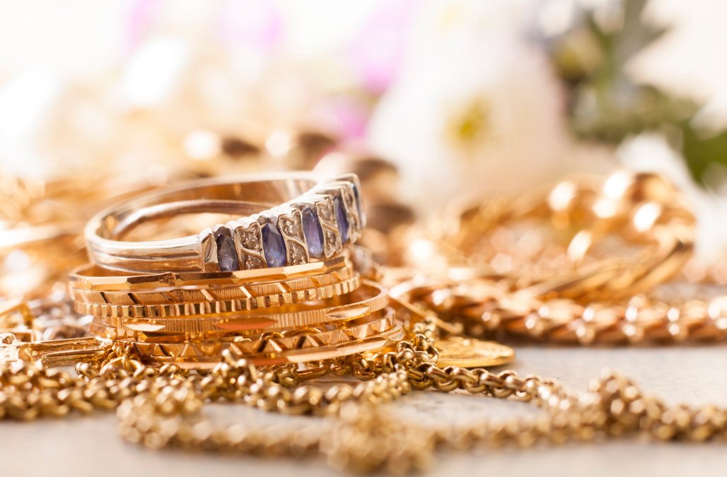 Five Reasons Why People Invest In Gold Jewelry | Reasons & Advantages