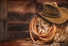 how to wear a cowboy hat